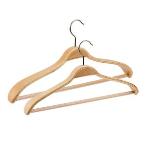 Percha de madera natural