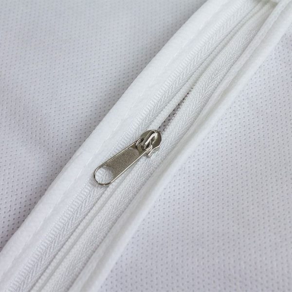 detalle-funda-de-traje-cremallera